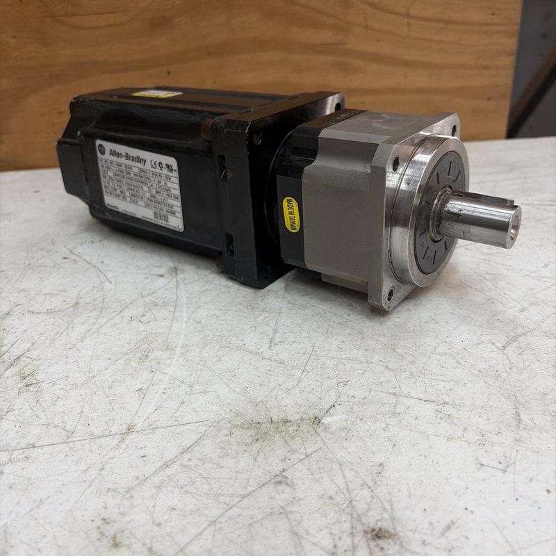 Серводвигатель Allen-Bradley MPL-B430P-SJ72AA