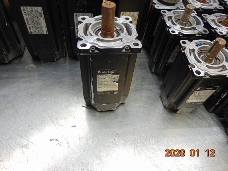 Серводвигатель Allen-Bradley MPL-B4540F-MJ22AA