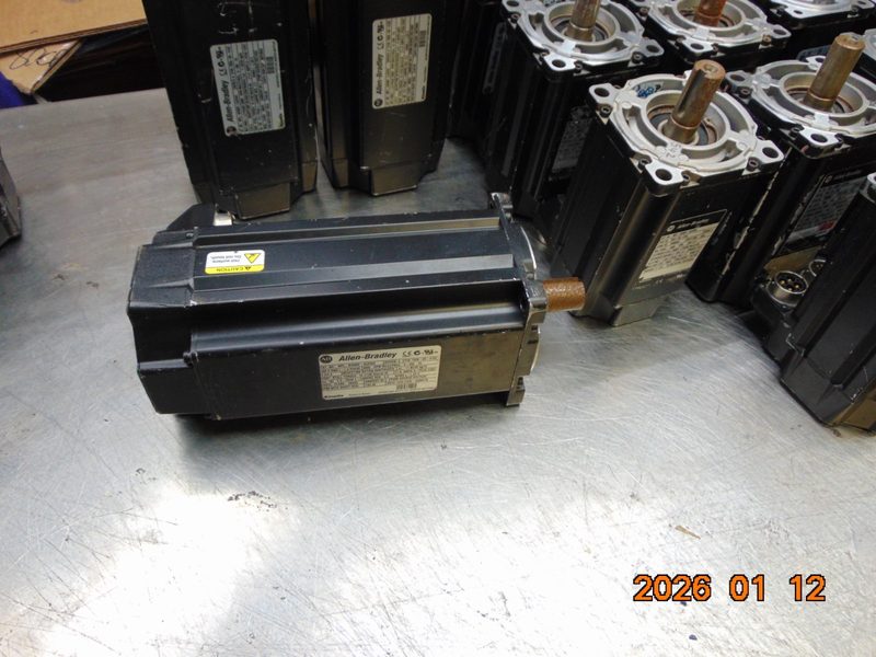 Серводвигатель Allen-Bradley MPL-B4560F-SJ22AA