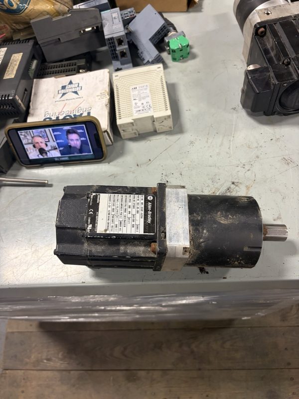 Серводвигатель Allen-Bradley MPL-D310P-HJ22AA