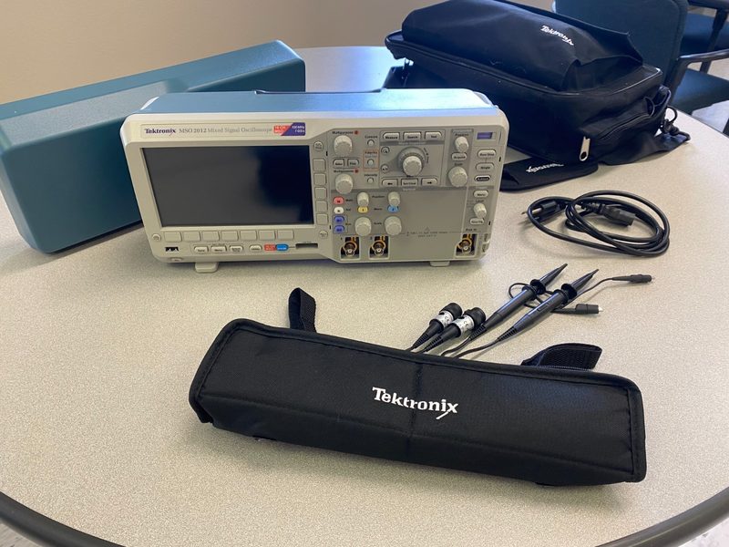 Осциллограф Tektronix MSO2012