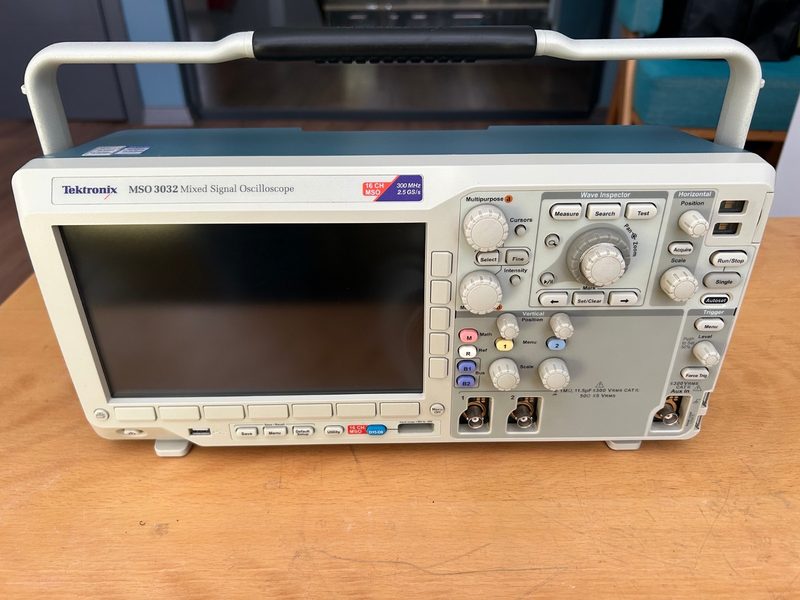 Осциллограф Tektronix MSO3032