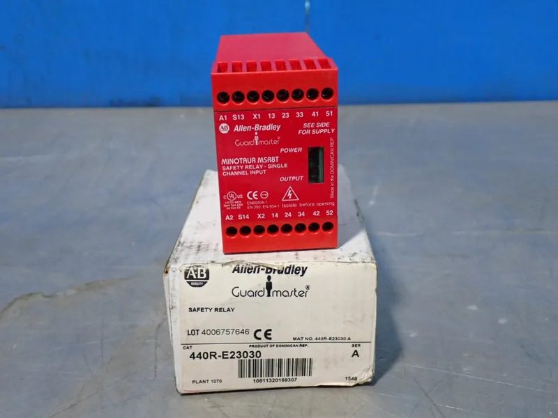 Реле безопасности Allen-Bradley MSR8T