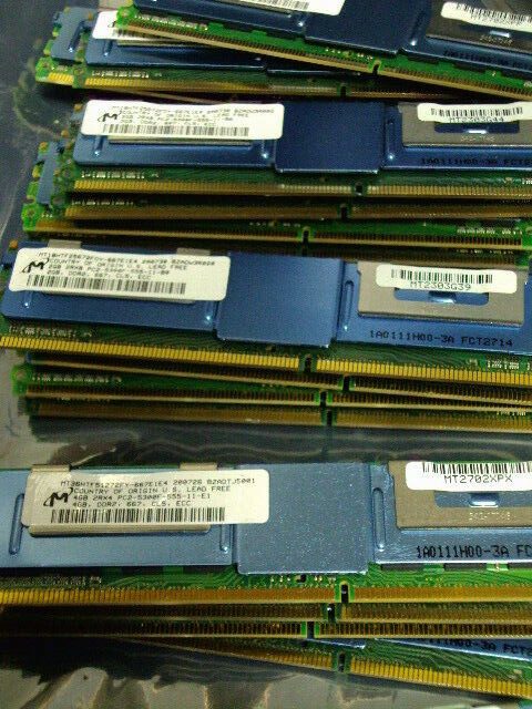 Модуль памяти Micron MT18HTF25672AY-667E1