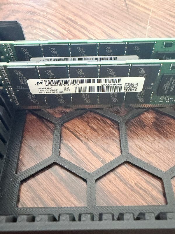 Модуль памяти Micron MT36KSF2G72PZ-1G4D1FF