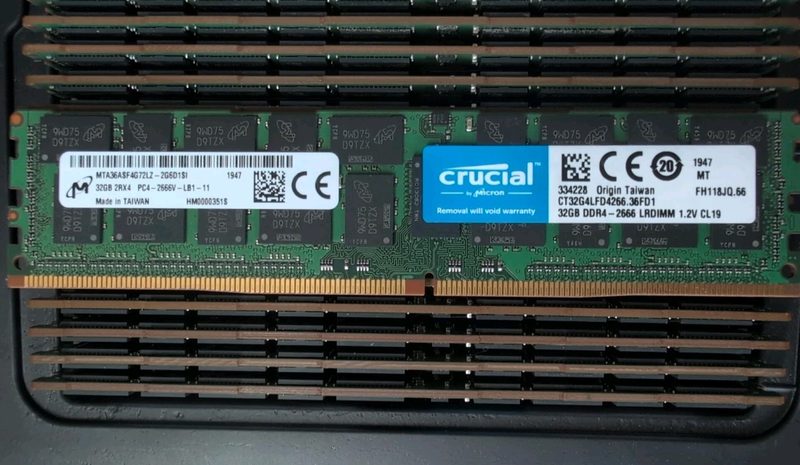Модуль памяти Micron MTA36ASF4G72LZ-2G6D1