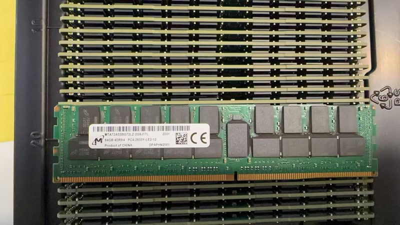 Модуль памяти Micron MTA72ASS8G72LZ-2G9