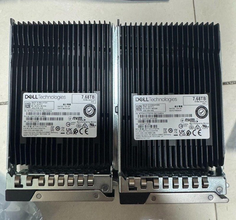 SSD-накопитель Dell MTFDKCC7T6TFR-1BC1ZABDA