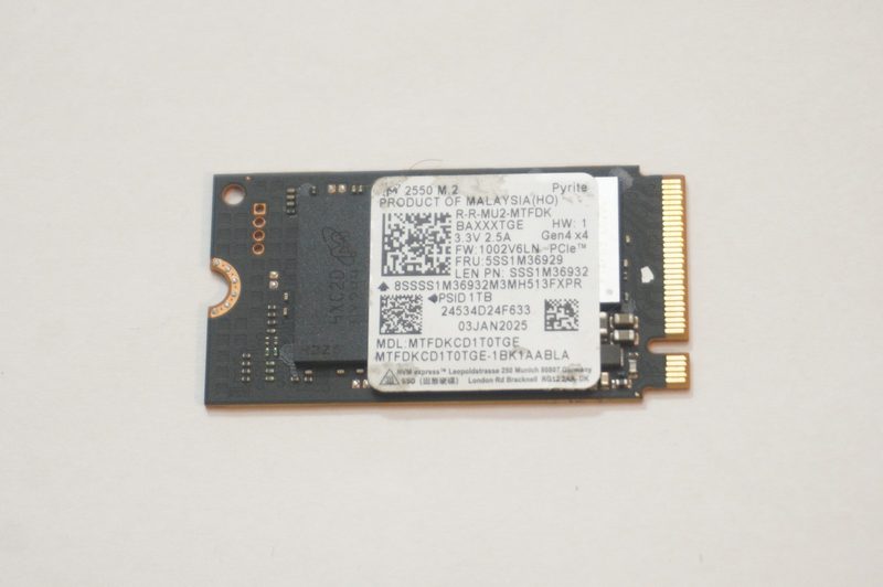 SSD-накопитель Micron MTFDKCD1T0TGE