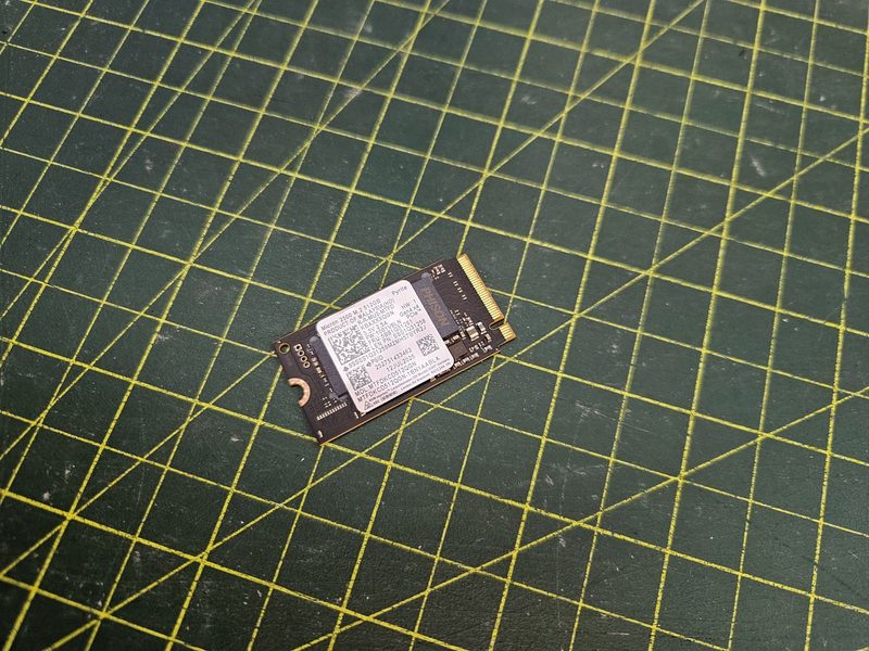 SSD-накопитель Micron MTFDKCD512QGN