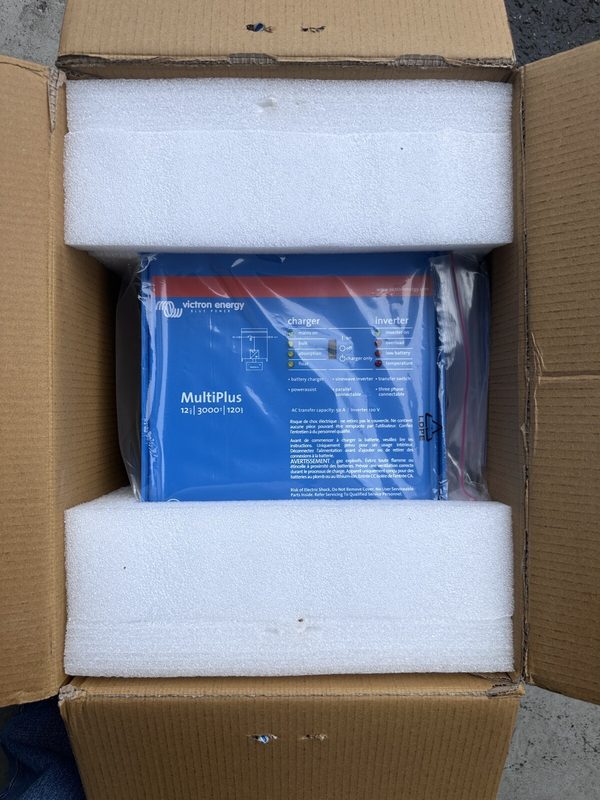 Аккумулятор Victron MULTIPLUS 12/3000/120-50