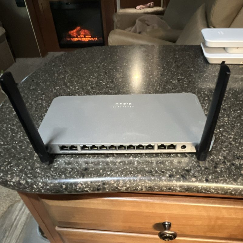 Маршрутизатор Cisco MX68CW
