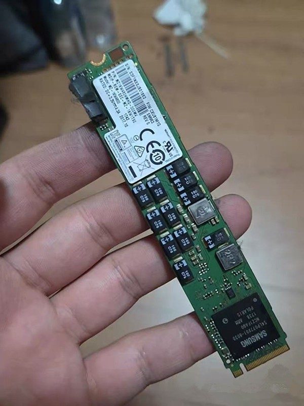 SSD-накопитель Samsung MZ-1KW4800