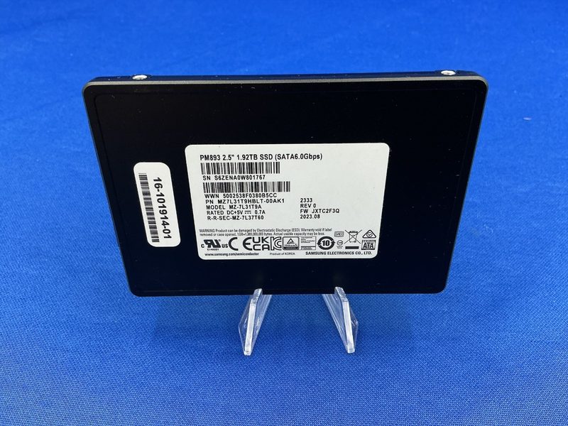 SSD-накопитель Samsung MZ-7L31T9A
