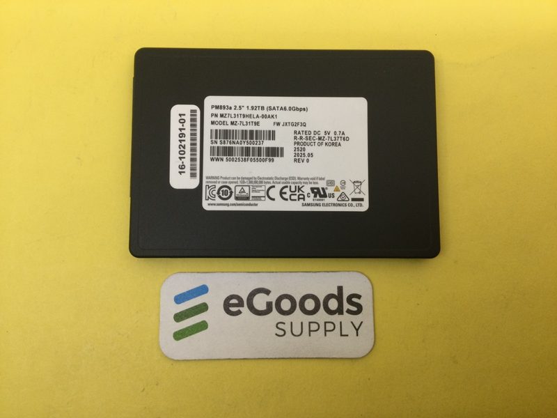 SSD-накопитель Samsung MZ-7L31T9E