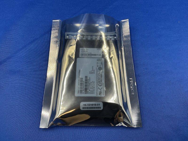 SSD-накопитель Samsung MZ-7L37T60
