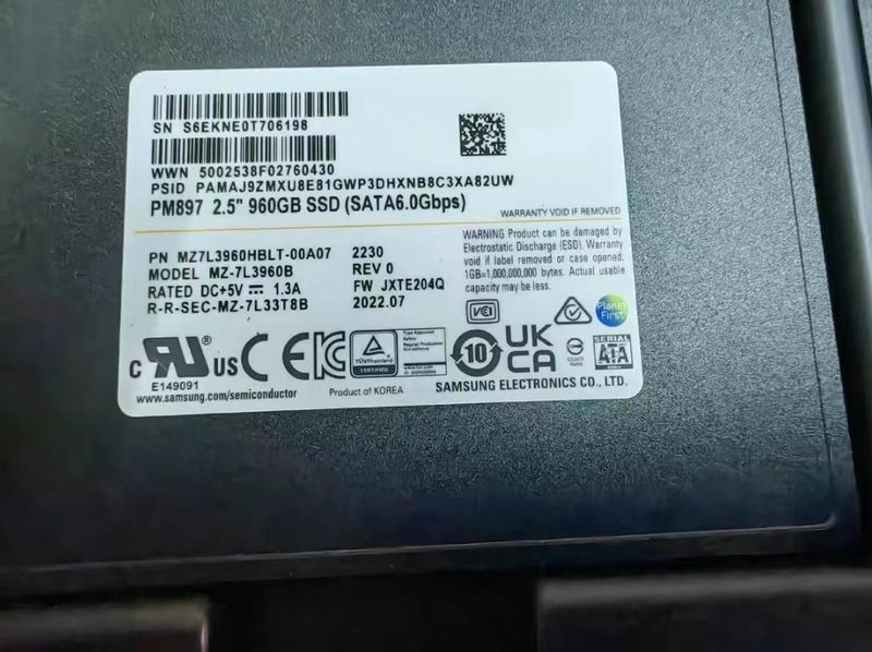 SSD-накопитель Samsung MZ-7L3960B