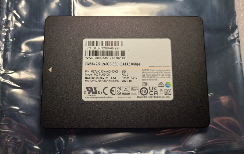 SSD-накопитель Samsung MZ-7LH2400