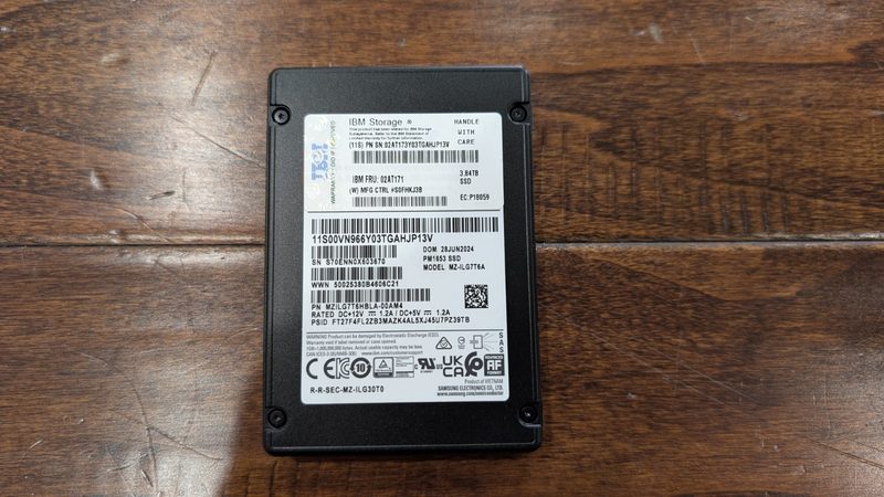 SSD-накопитель Samsung MZ-ILG7T6A