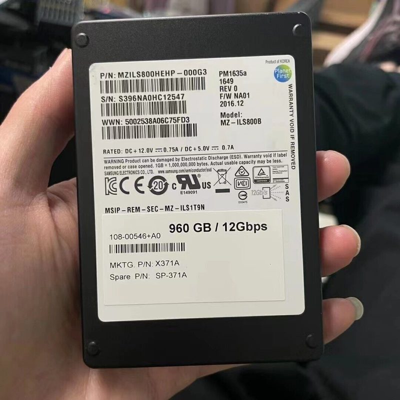 SSD-накопитель Samsung MZ-ILS800B