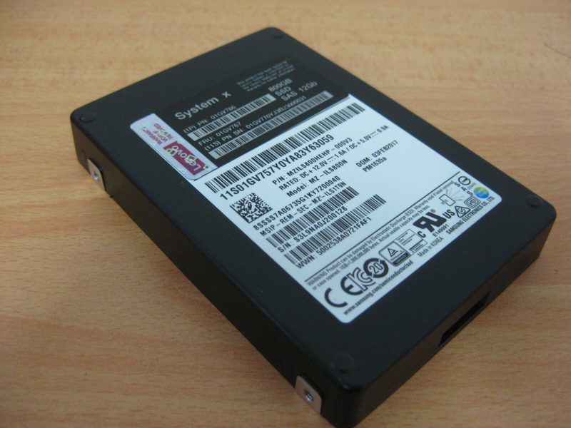 SSD-накопитель Samsung MZ-ILS800N