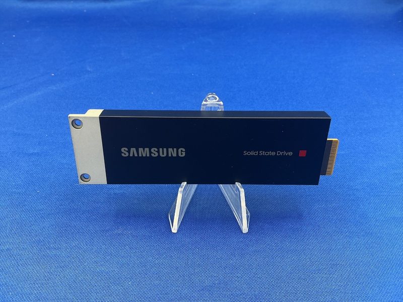 SSD-накопитель Samsung MZ-TL27T6A