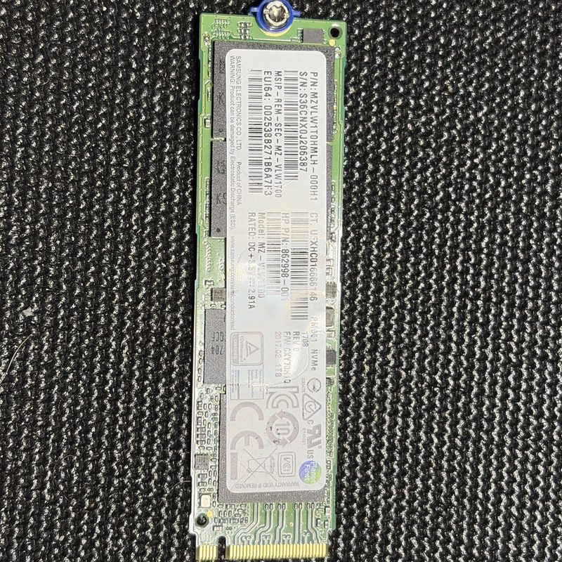 SSD-накопитель Samsung MZ-VLW1T00