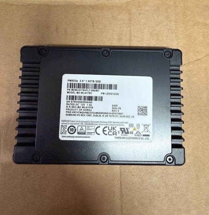 SSD-накопитель Samsung MZ-WL61T9C