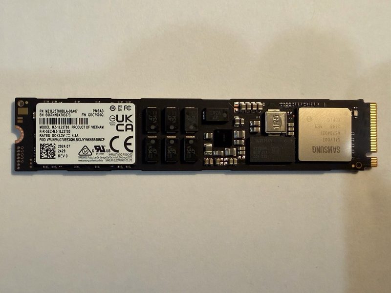SSD-накопитель Samsung MZ1L23T8HBLA-00A07