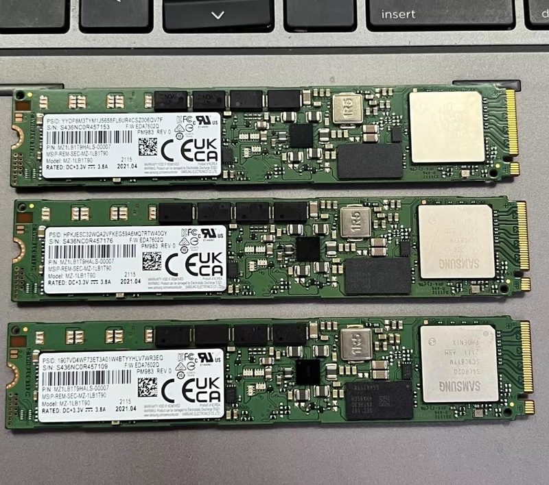 SSD-накопитель Samsung MZ1LB1T9HALS-00007