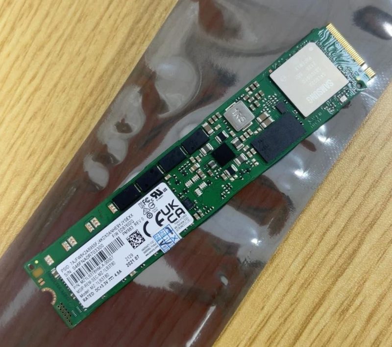 SSD-накопитель Samsung MZ1LB3T8HMLA-00007