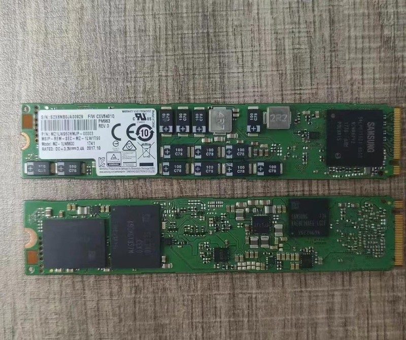 SSD-накопитель Samsung MZ1LW960HMJP-00003