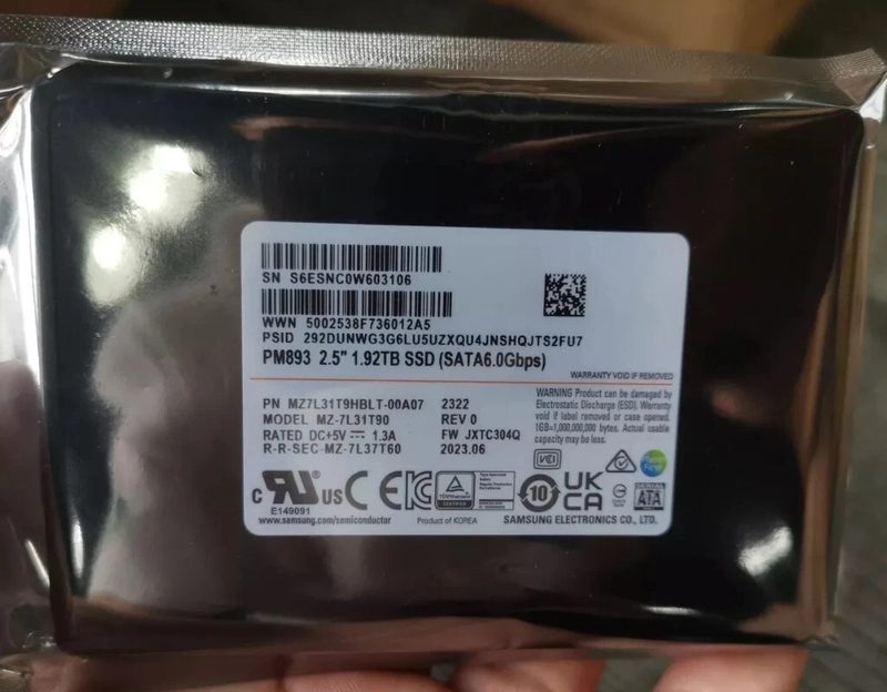 SSD-накопитель Samsung MZ7L31T9HBLT-00A07
