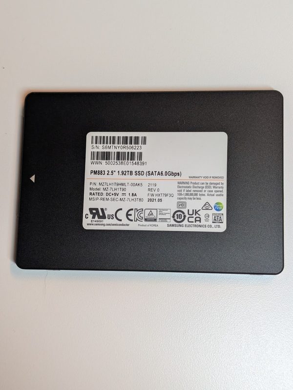 SSD-накопитель Samsung MZ7LH1T9HMLT