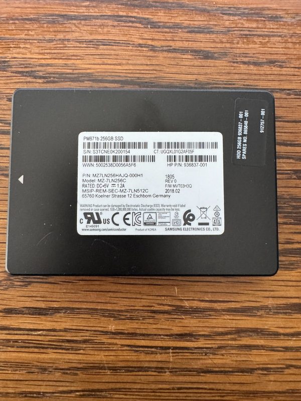 SSD-накопитель Samsung MZ7LN256HAJQ-000H1