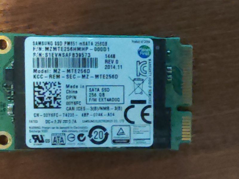 SSD-накопитель Samsung MZMTE256HMHP-000D1