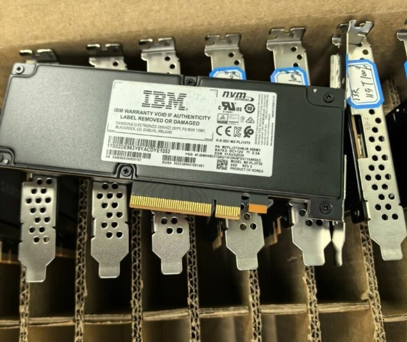 SSD-накопитель Samsung MZPLJ3T2HBJR-000M3