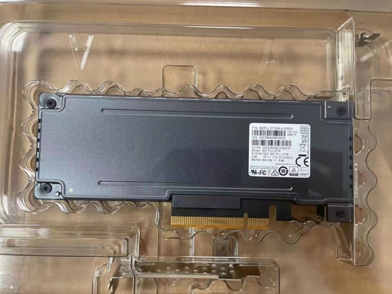 SSD-накопитель Samsung MZPLL12THMLA-00005