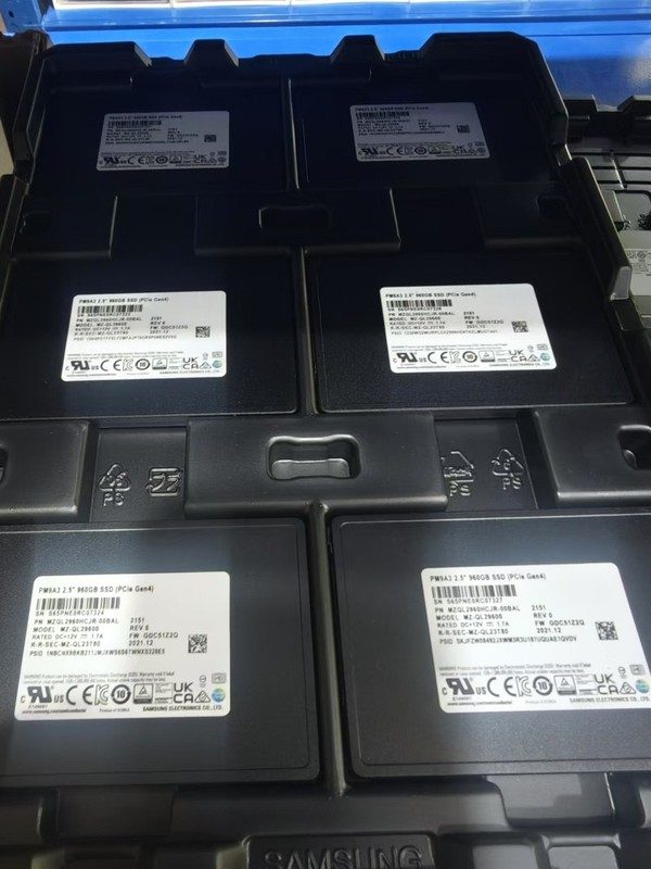 SSD-накопитель Samsung MZQL2960HCJR-00BAL/00B7C