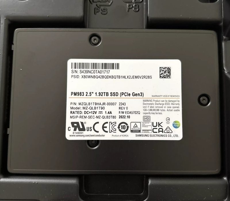 SSD-накопитель Samsung MZQLB1T9HAJR-00007
