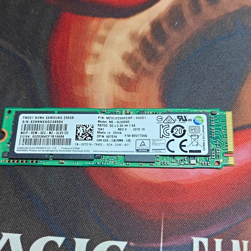 SSD-накопитель Samsung MZVLV256HCHP-000D1