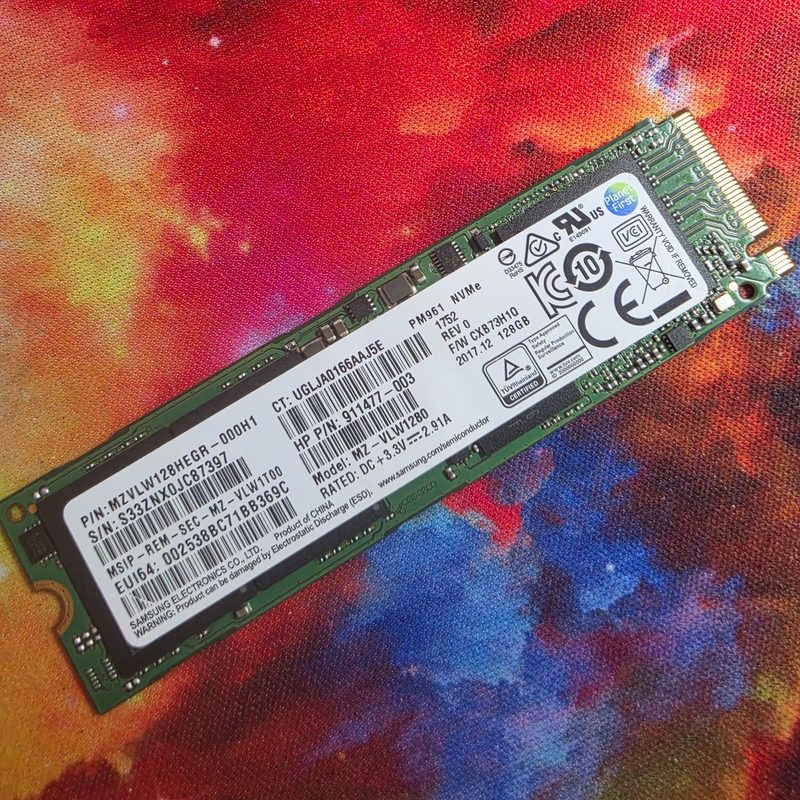 SSD-накопитель Samsung MZVLW128HEGR-000H1