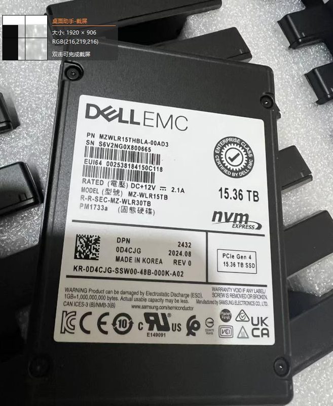 SSD-накопитель Dell MZWLR15THBLA-00AD3