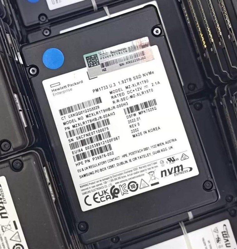SSD-накопитель HPE MZXLR1T9HBJR-000H3