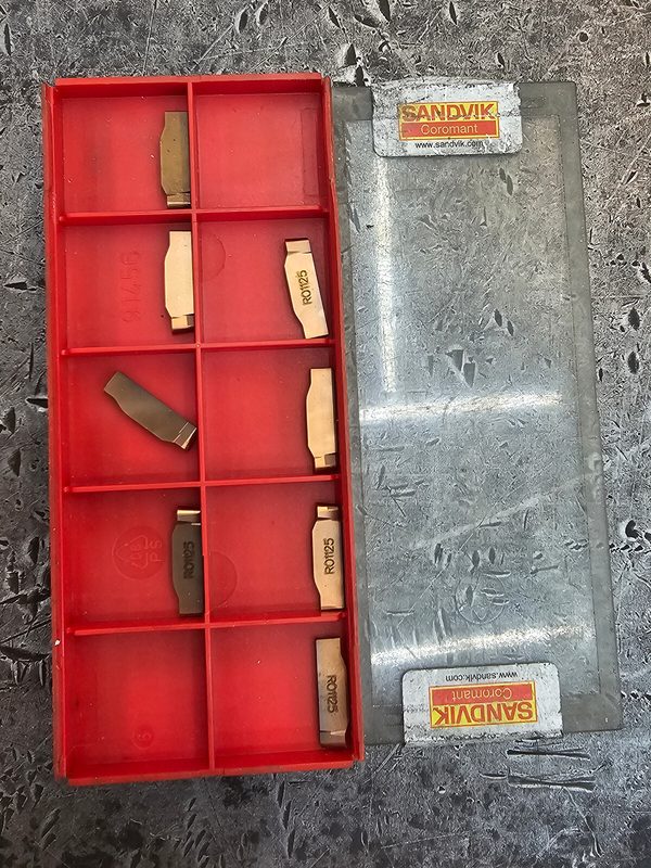 Режущий инструмент Sandvik N123F1-0318-R0