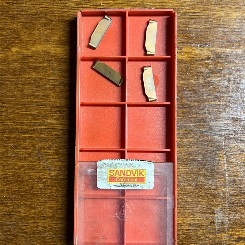 Режущий инструмент Sandvik N123F2-0300-RM