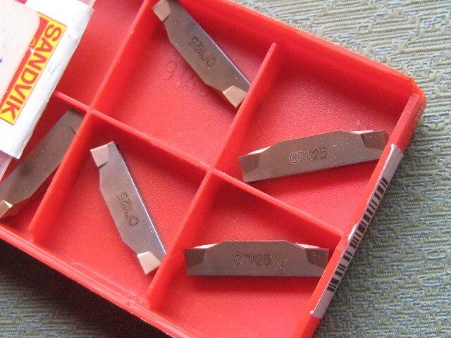 Режущий инструмент Sandvik N123H2-0400-0001-CF