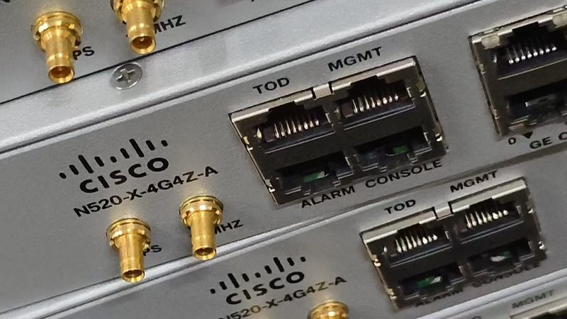 Маршрутизатор Cisco N520-X-4G4Z-A