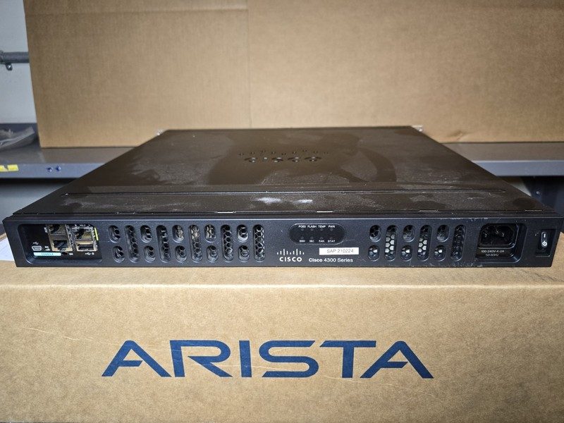 Маршрутизатор Cisco NIM-ES2-4