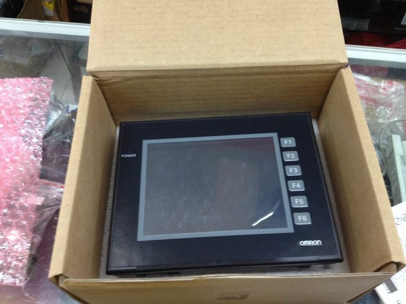 Панель оператора Omron NP5-SQ001BTOUCH
